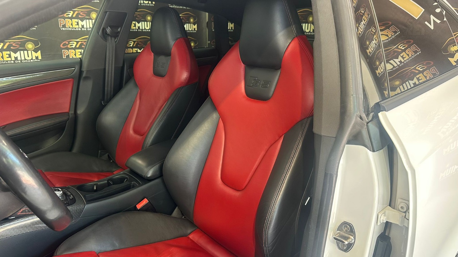 Peugeot 3008 en el showroom de CarsPremium Albal