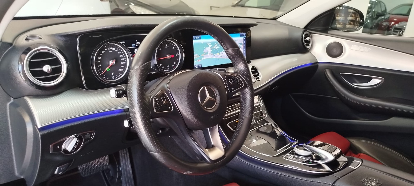 Interior de Mercedes-Benz Clase E en CarsPremium Albal